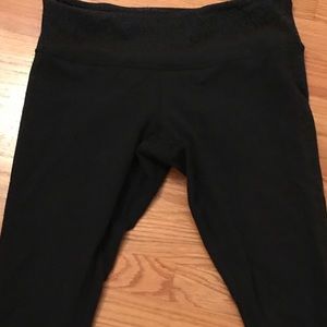 Lululemon Black Wonder Under Leggings. Size 8.